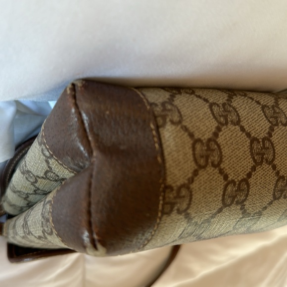 Authentic Gucci Crossbody - Picture 15 of 16